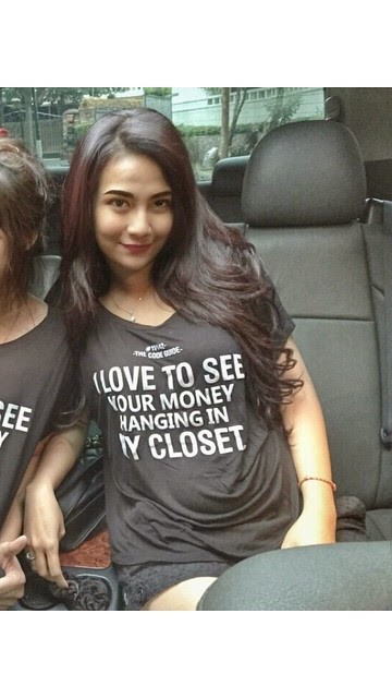 Vanessa Angel sempat digosipkan hamil karena kondisi perutnya membuncit pada 2015 silam.