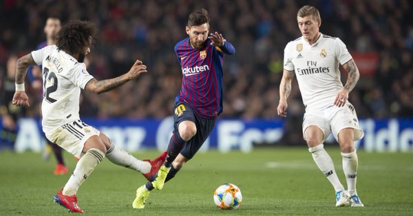 Barcelona gagal memenangi leg pertama setelah ditahan Madrid 1-1.