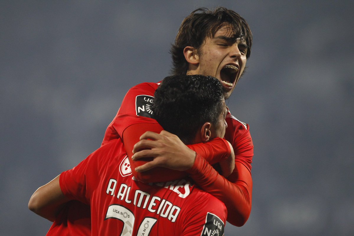 Joao Felix diincar Chelsea. Pemain Benfica itu diminati The Blues karena akan ditinggalkan Hazard di akhir musim nanti. (Foto: Twitter/@joaofelix70) 