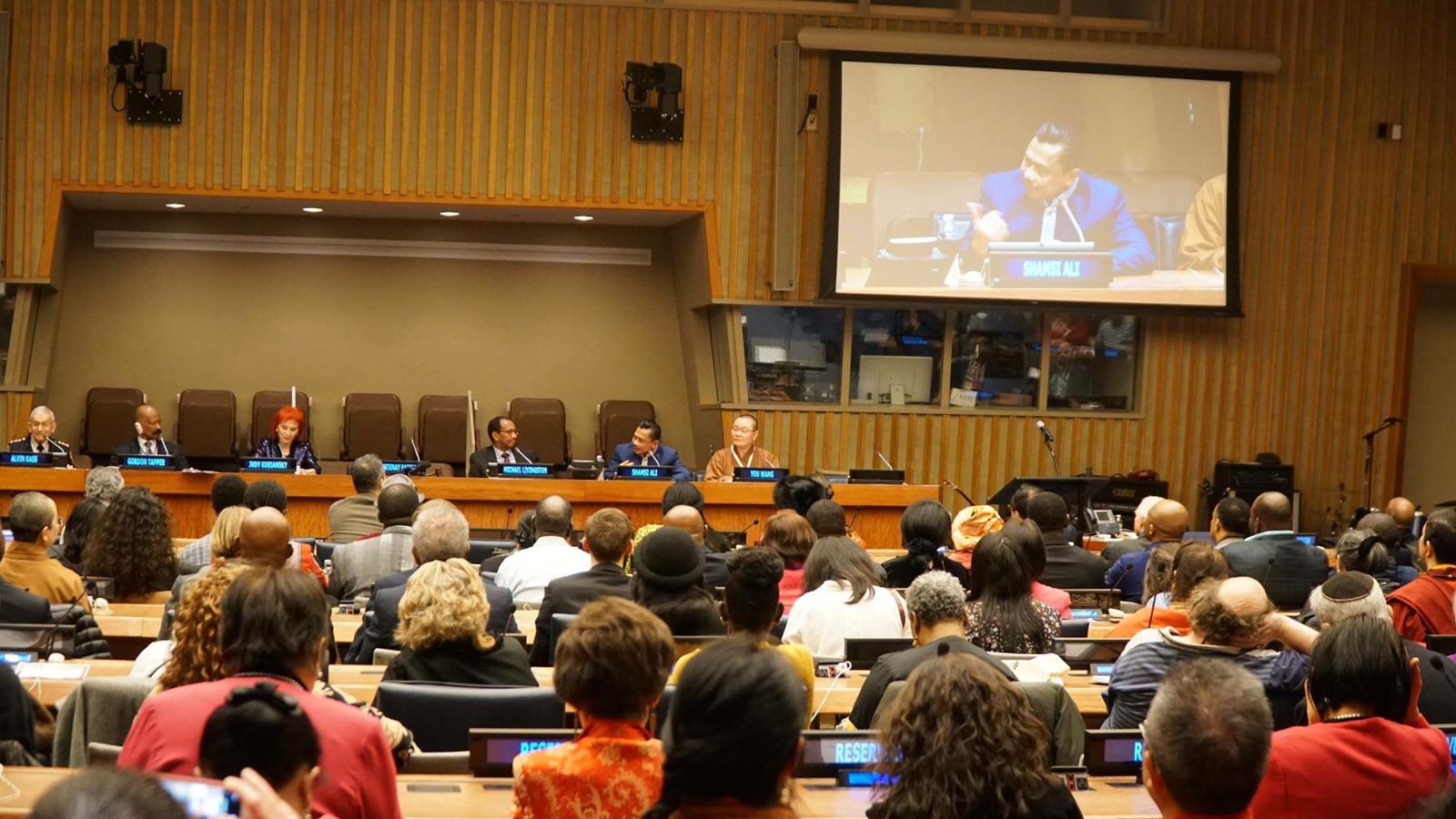 Imam Shamsi Ali pada pada acara “UN week of Interfaith harmony” di gedung Perserikatan Bangsa-Bangsa di kota New York. (Foto: Shamsi Ali for ngopibareng.id)