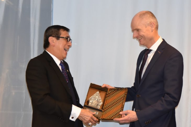 Menteri Hukum dan Hak Asasi Manusia RI Yasonna Laoly (kiri) saat menghadiri pertemuan tingkat menteri "Justice for All Conference" di Den Haag, Belanda pada 6-7 Februari 2019. (Foto: KBRI Den Haag)