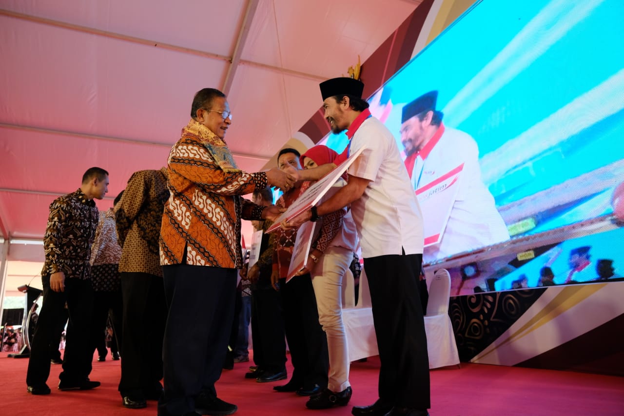 Menteri Koordinator Bidang Perekonomian, Darmin Nasution saat acara penyerahan KUR di Desa Pandesari, Kecamatan Pujon, Kabupaten Malang, Jawa Timur. (Foto: Kemenko Bidang Perekonomian)