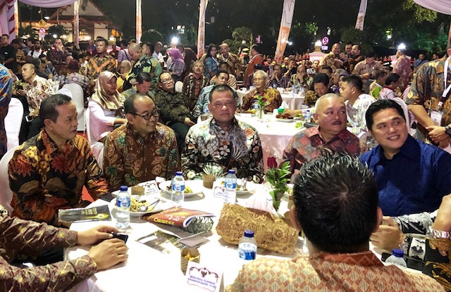 Bersama para mitra media di Gala Dinner HPN di Grahadi Surabaya.