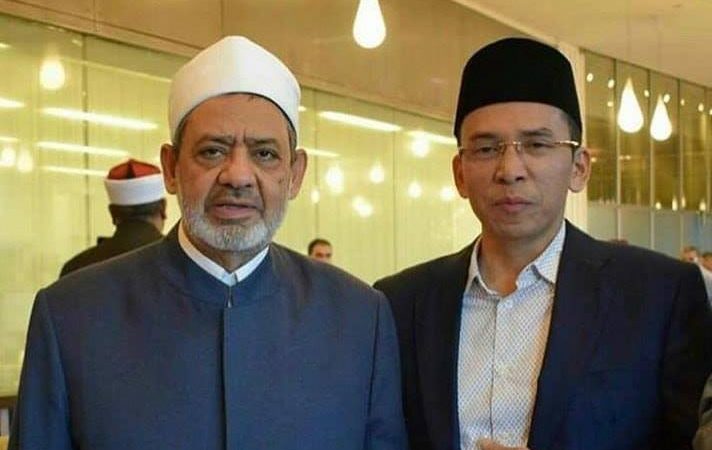 Ketua Jaringan Alumni Mesir Indonesia (JAMI), Tuan Guru Bajang (TGB) Zainul Majdi bersama Grand Syekh al-Azhar, Syekh Ahmad Al-Thayyeb. (Foto: asm/ngopibareng.id)