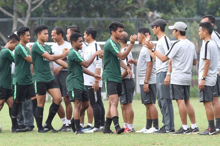 Semangat Timnas Indonesia U-22 sebelum berlaga. (Foto: ngopibareng.id)