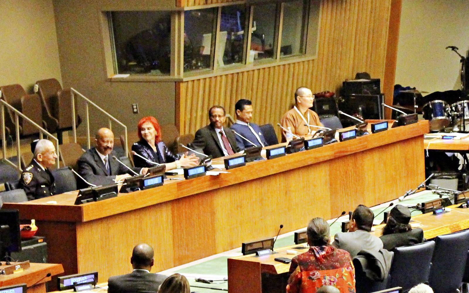 Ustad Shamsi Ali tampil pada “UN week of Interfaith harmony” di gedung Perserikatan Bangsa-Bangsa di kota New York. (Foto: shamsi ali for ngopibareng.id)