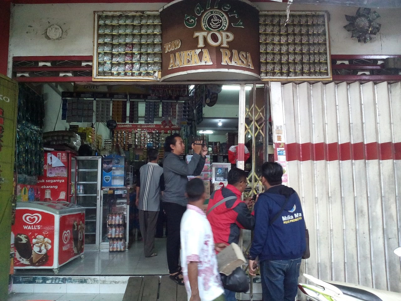 Toko Aneka Rasa di Kota Probolinggo yang dibobol komplotan pencuri.  (Foto: Ikhsan/ngopibareng.id)