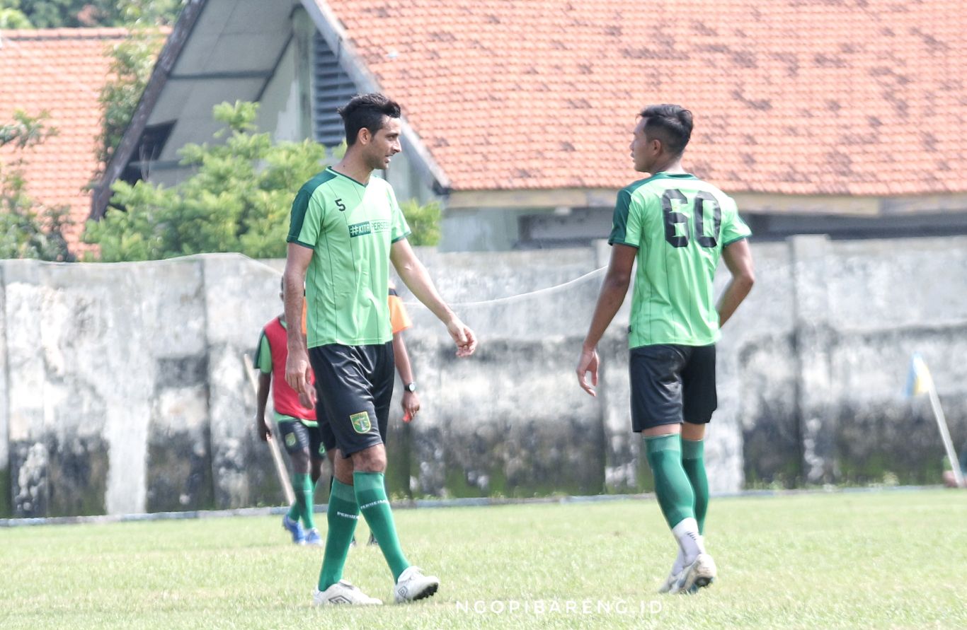 Bek Persebaya, Otavio Dutra dan Hansamu Yama. (Foto:Haris/ngopibareng.id)