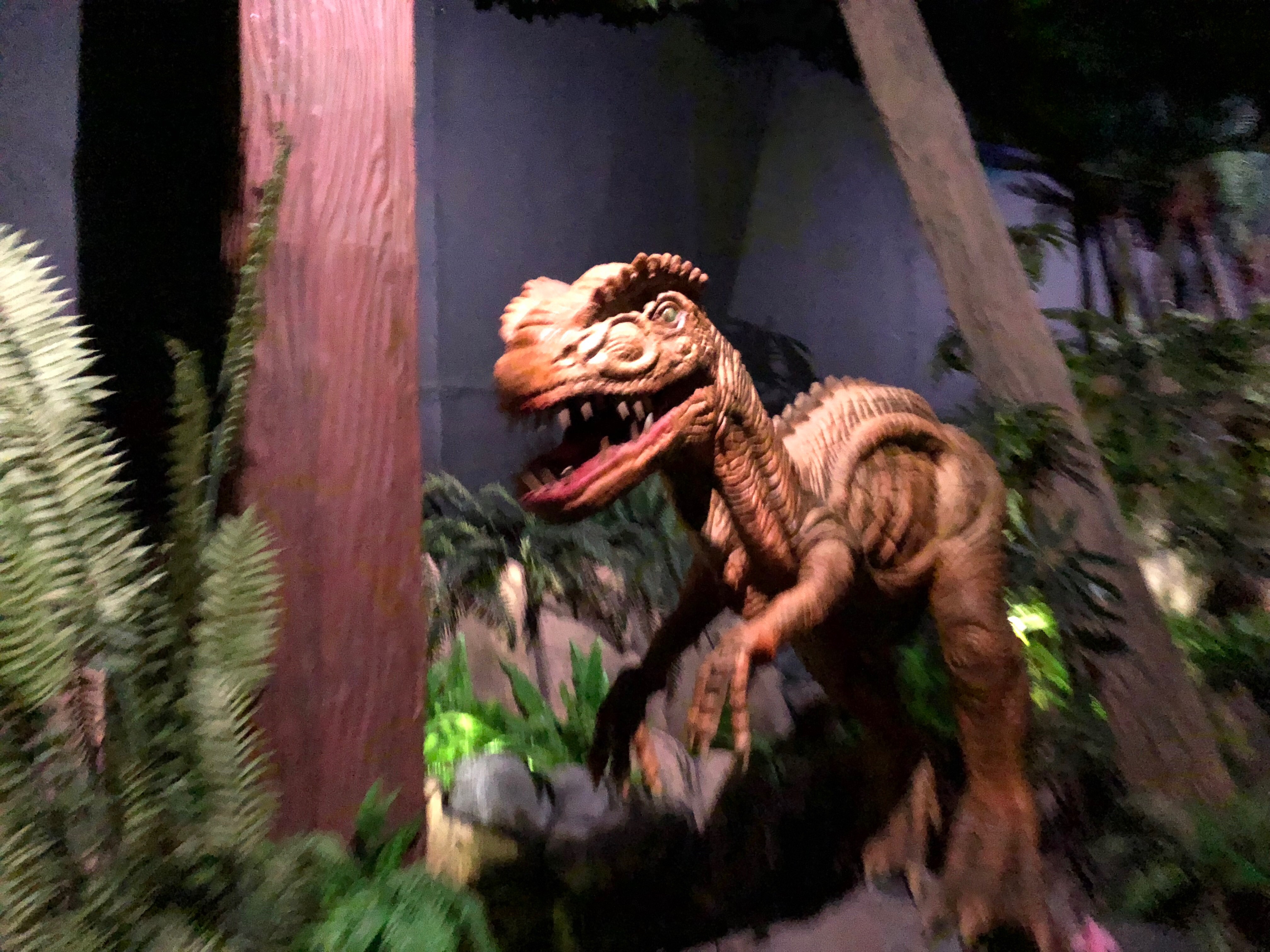 Taman Dinosaurus di dalam Atlantis land. 