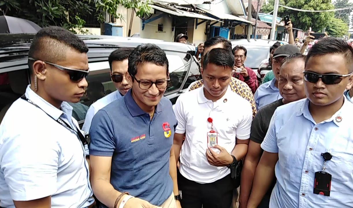 Sandiaga Salahuddin Uno saat tiba di Rutan Medaeng, Sabtu, 16 Februari 2019. (Foto: Farid/ngopibareng.id) 