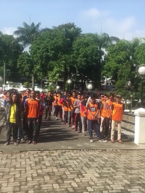 Peserta berbaris menjelang perlombaan dimulai (Foto: Fajar/Ngopibareng.id