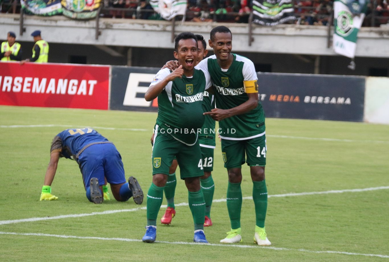 Selebrasi gol Irfan Jaya. (foto: Haris/ngopibareng.id)