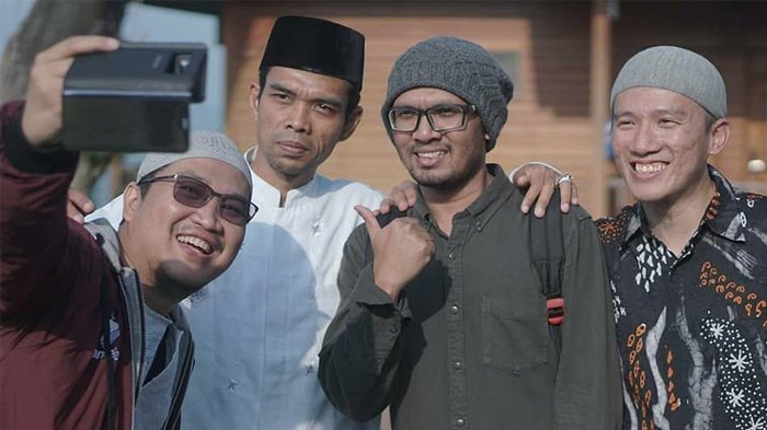 Ustadz Oemar Mita, Ustadz Abdul Somad, Hanan Attaki, dan Felix Siauw (kiri-kanan).