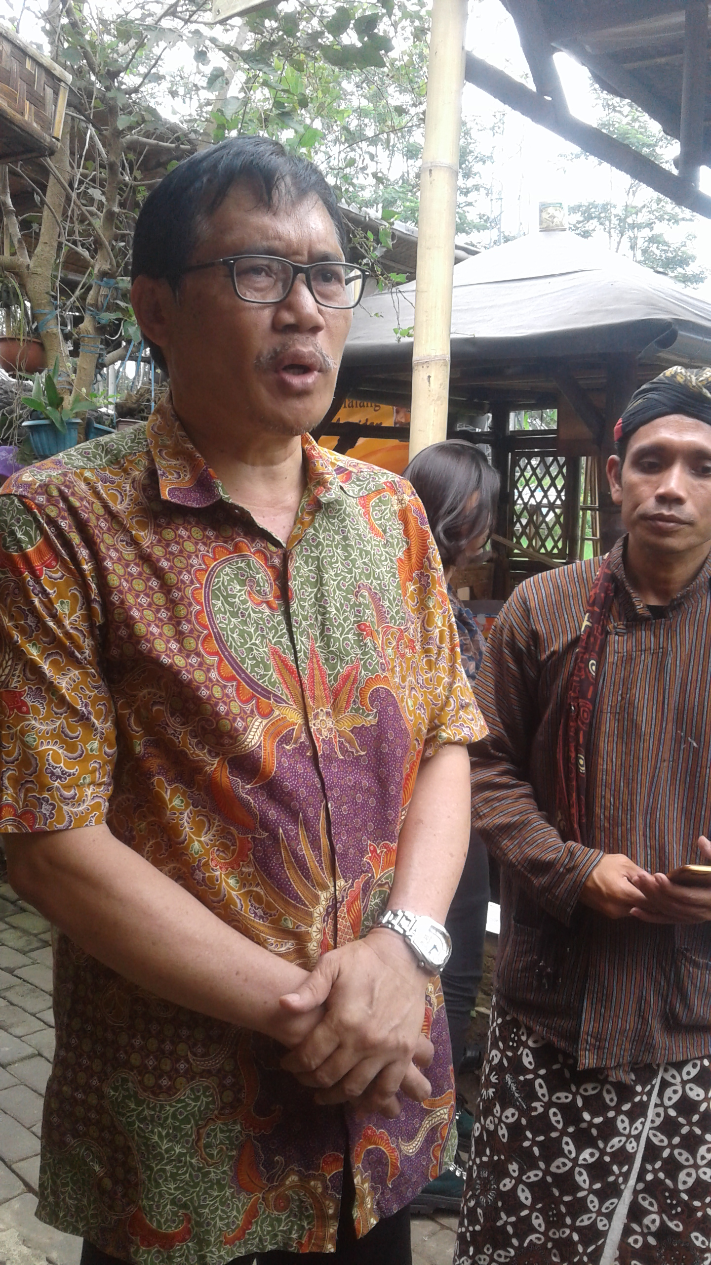 Prof Hariyono Bersama Masyarakat Kampung Budaya Polowijen (Foto: Fajar/Ngopibareng.id)