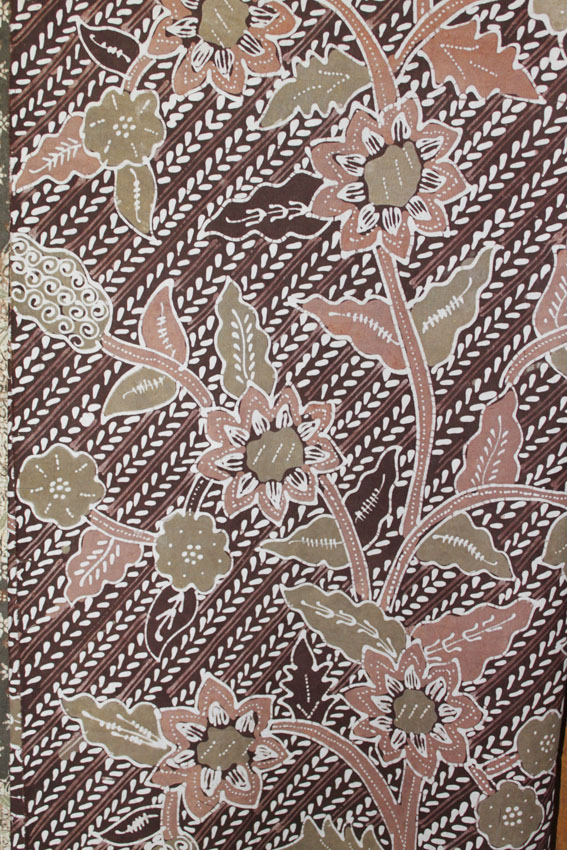 Corak kain batik amoh Batik Saji yang banyak diburu kolektor itu. (Foto:Widikamidi/ngopibareng.id)