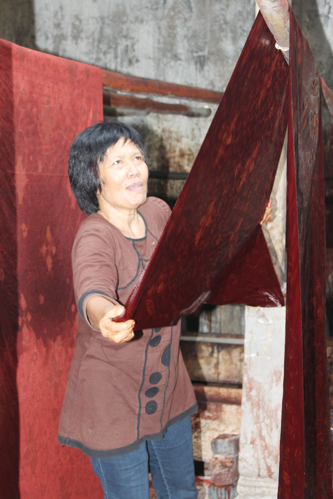 Keluarga Saji sempat menarik diri dari produksi batik tulis yang dilakoni turun-temurun tersebut.