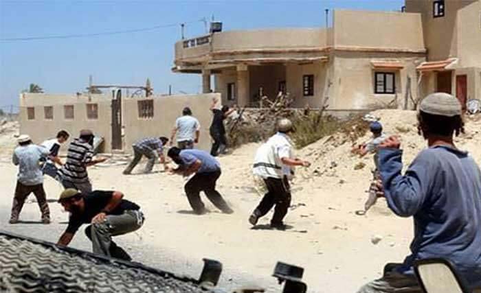 Para pendatang pemukim Yahudi melempari sekolah di Nablus, Tepi Barat Sungai Jordan, Palestina. (Foto:IV0Turkey)