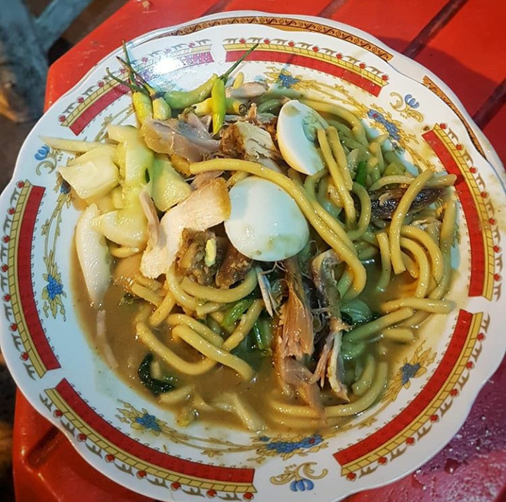 Mie nyemek Antroep di Jalan Ondomohen. Salah satu mie nyemek lawas yang masih bertahan ditengah himputan menu-menu makanan milenial. (Foto:Istimewa/Happy Suhadi Instagram)