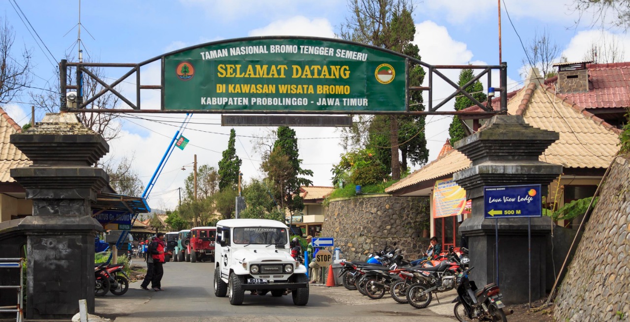 Pintu masuk Laut Pasir Bromo di Dusun Cemorolawang, Desa Ngadisari, Kecamatan Sukapura, Kabupaten Probolinggo. (Foto: Ikhsan/ngopibareng.id)