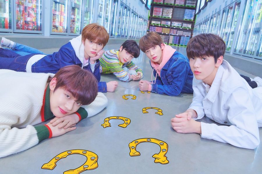 TXT yang merupakan kepanjangan dari TOMORROW X TOGETHER, terdiri dari 5 anggota: Yeonjun, Soobin, Hueningkai, Taehyun, dan Beomgyu.