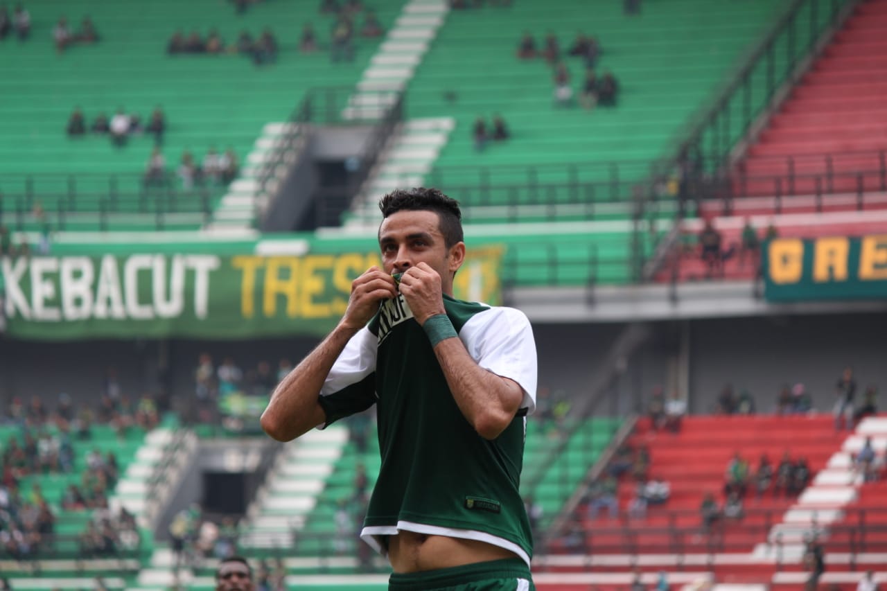 Bek Persebaya, Otavio Dutra bakal segera jadi warga negara Indonesia alias WNI. (foto: Haris/ngopibareng.id)