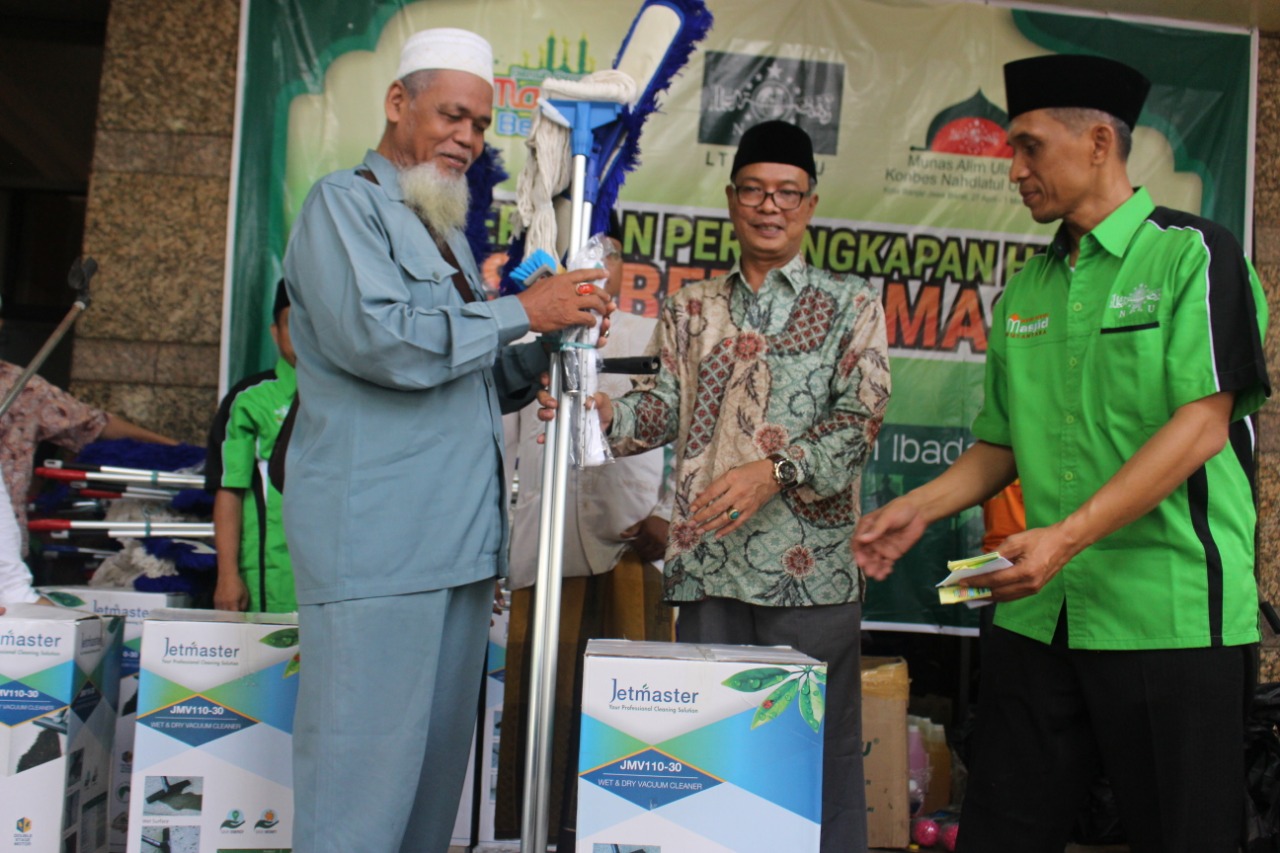 Kegiatan Aksi Bersih-Bersih Masjid (BBM) Berkah di Jakarta. (Foto: nu for ngopibareng.id)