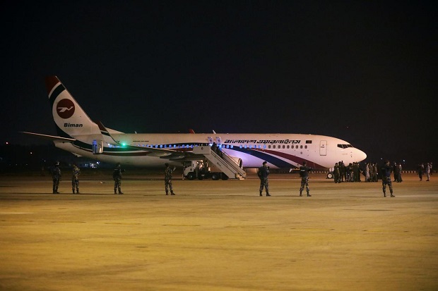 Pesawat Biman Bangladesh Airlines yang gagal dibajak pria bersenjata pada Minggu 24 Februari 2019. (Foto: Reuters)