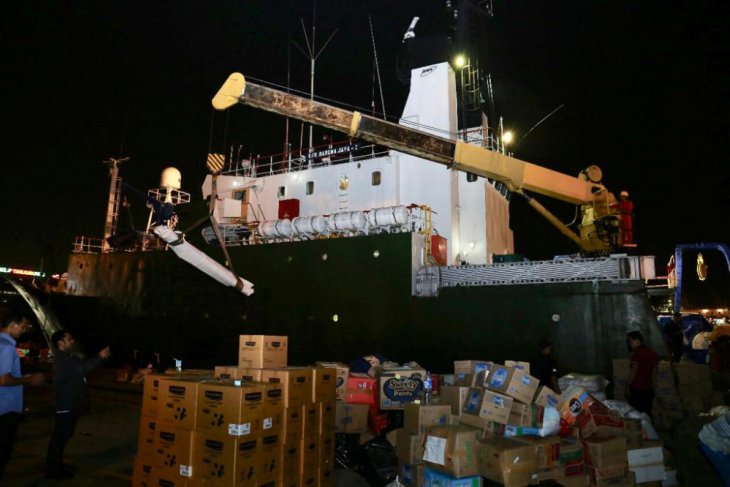 Penyiapan Kapal Riset Baruna Jaya I BPPT menuju Palu-Donggala, Sulawesi Tengah, di Jakarta International Container Terminal 2 pada beberapa waktu lalu. (Dokumentasi BPPT)