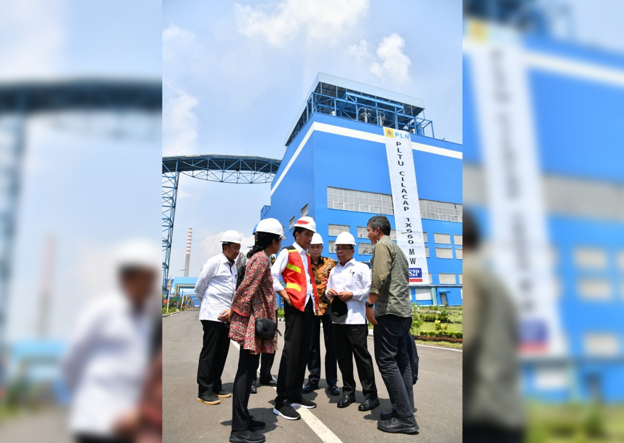 Presiden Joko Widodo saat meninjau PLTU Cilacap Senin 25 Febrauri 2019.(Foto: Setpres)