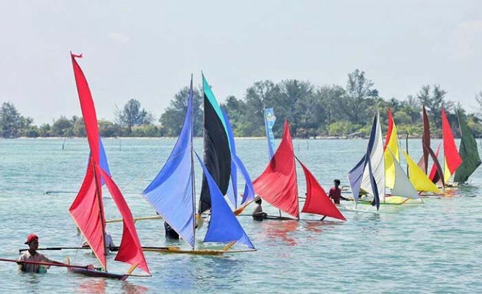 Lomba jong di Pantai Tanjung Mak Dare Kampung Melayu, Batam. (Foto:KepriPLH)