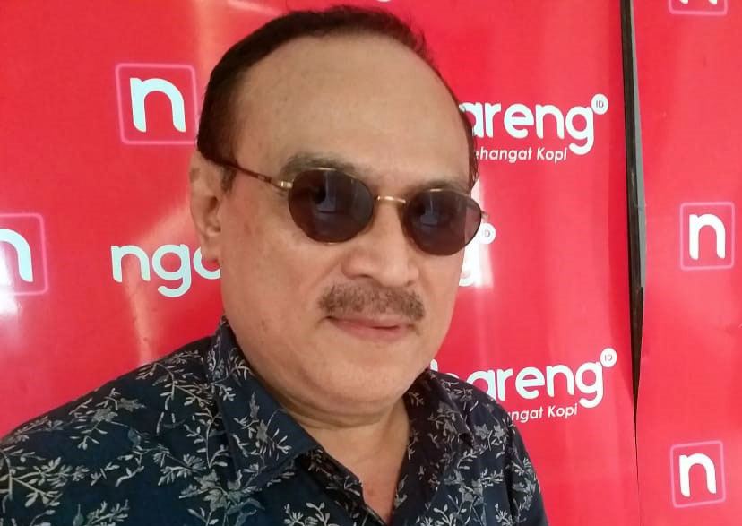 Erros Djarot, budayawan dan juga politisi saat berkunjung ke redaksi ngopibareng.id, Rabu, 27 Februari 2019. (Foto: Anis/ngopibareng.id)