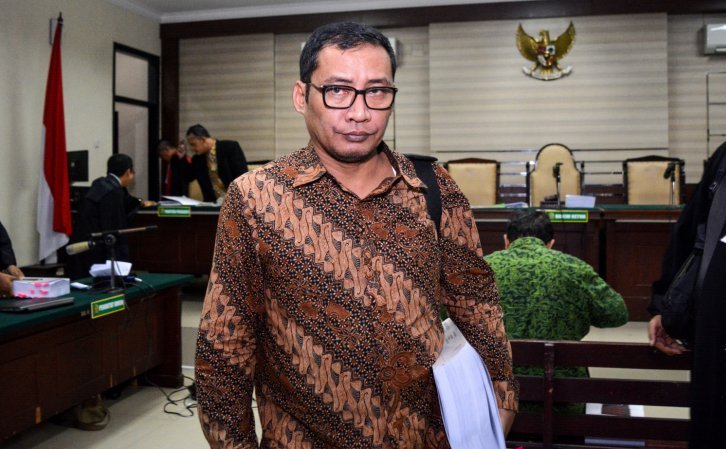  Arsip Terdakwa Bupati nonaktif Tulungagung Syahri Mulyo selesai menjalani sidang tuntutan terkait kasus suap proyek pekerjaan Pemerintah Kabupaten Tulungagung dan Kota Blitar dengan nilai kontrak senilai Rp23 miliar di Pengadilan Tindak Pidana Korupsi (Tipikor) Juanda, Sidoarjo, Jawa Timur, Kamis 17 Januari 2019. Jaksa penuntut umum menuntut Syahri Mulyo dengan pidana 12 tahun penjara denda Rp700 Juta subsider enam bulan. (Foto: Antara/Umarul Faruq)