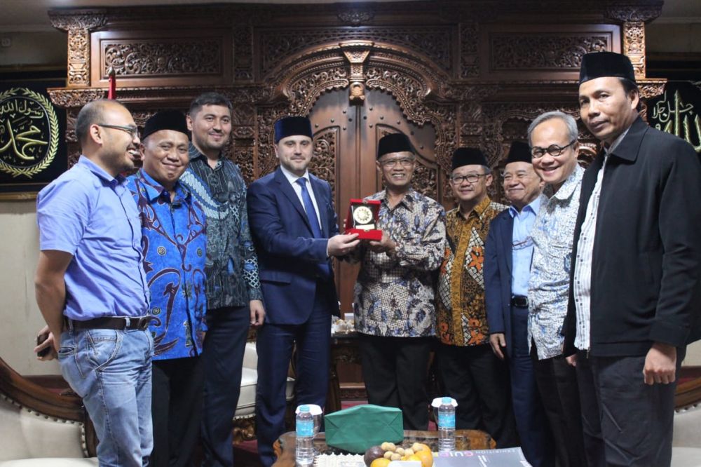 Mufti Rusia Rushan Abbyasov dari Dewan Urusan Kaum Muslimin Negara Federasi Rusia bersama Haedar Nashir. (Foto: md for ngopibareng.id)