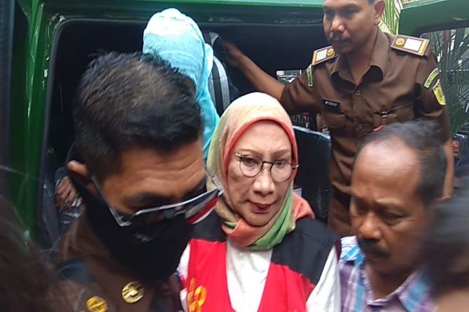    Ratna Sarumapet jalani sidang perdana di PN Jakarta Selatan (Foto: JawaPos.com/ Wildan Ibnu Walid)