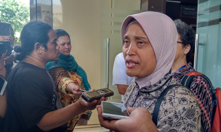 Komisioner Komnas Perempuan, Sri Nurherwati, usai menjenguk Vanessa Angel di Mapolda Jatim, Kamis 28 Februari 2019. (Foto: Farid/ngopibareng.id) 