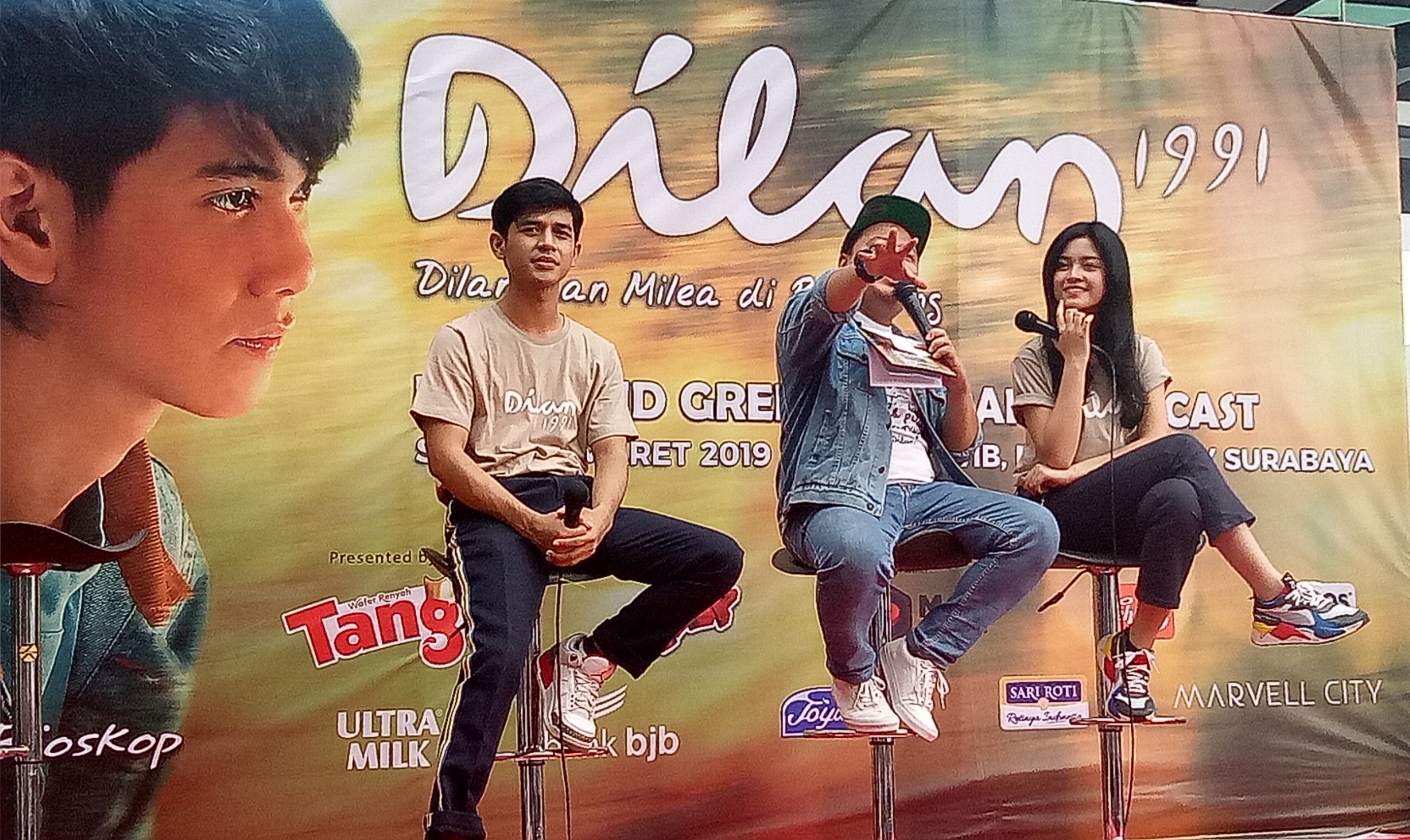 Debo Andryos (Nandan) dan Yuriko Angeline (Wati) saat meet and greet dengan penggemarnya yang ada di Surabaya,  2 Maret 2019. (Foto:pita/ngopibereng.id)