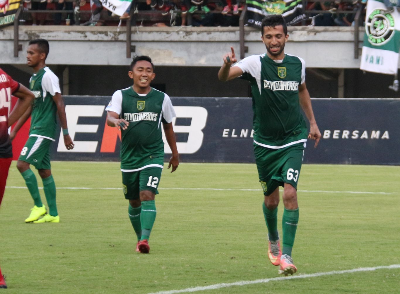 Selebrasi gol pemain Persebaya, Manu Dzhalilov. (foto: Haris/ngopibareng.id)