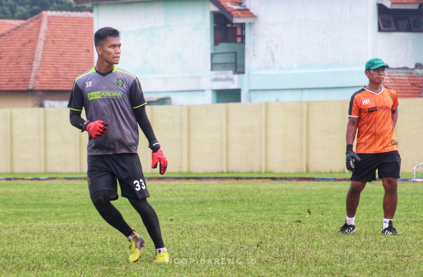 Kiper Persebaya, Miswar Saputra. (Foto: Haris/ngopiareng.id)