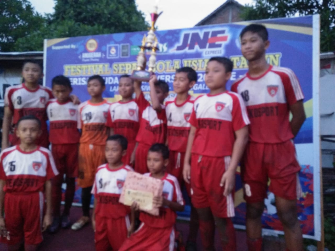 GSA Blitar juara turnamen sepakbola memperingati setahun berdirinya Perisai Muda FC Trenggalek di Lapangan Siwalan, Sambirejo, Trenggalek, Minggu 3 Maret 2019. (Foto: istimewa)