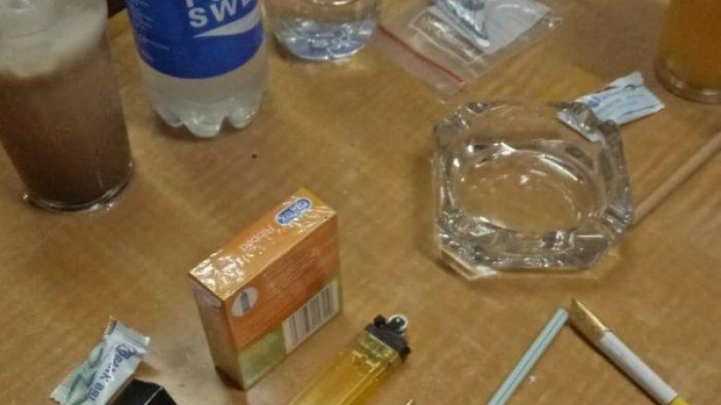 Dalam penggerebekan Andi Arif juga ditemukan satu kardus kondom. (Foto: istimewa)