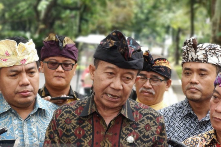 Ketua Umum Parisada Hindu Dharma Indonesia (PHDI) Mayjen TNI (Purn) Wisnu Bawa Tenaya usai pertemuan Presiden dengan pengurus PHDI di Istana Merdeka Jakarta,  Selasa, 5 Maret 2019. (Foto: Agus Salim/antara)