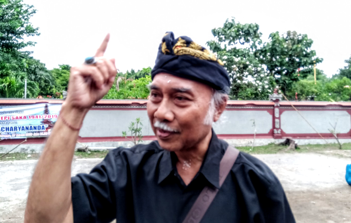 Sabha Walaka Parisada Hindu Dharma Indonesia (PHDI) Pusat, I Nyoman Sutantra, saat ditemui di Pura Segara, Surabaya, Rabu 6 Maret 2019. (foto: farid/ngopibareng.id) 