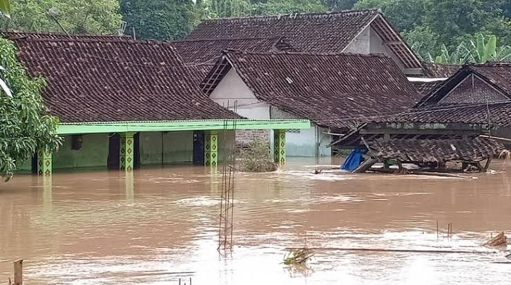 Sejumlah rumah tergenang Banjir Madiun. (Foto: detik.com)