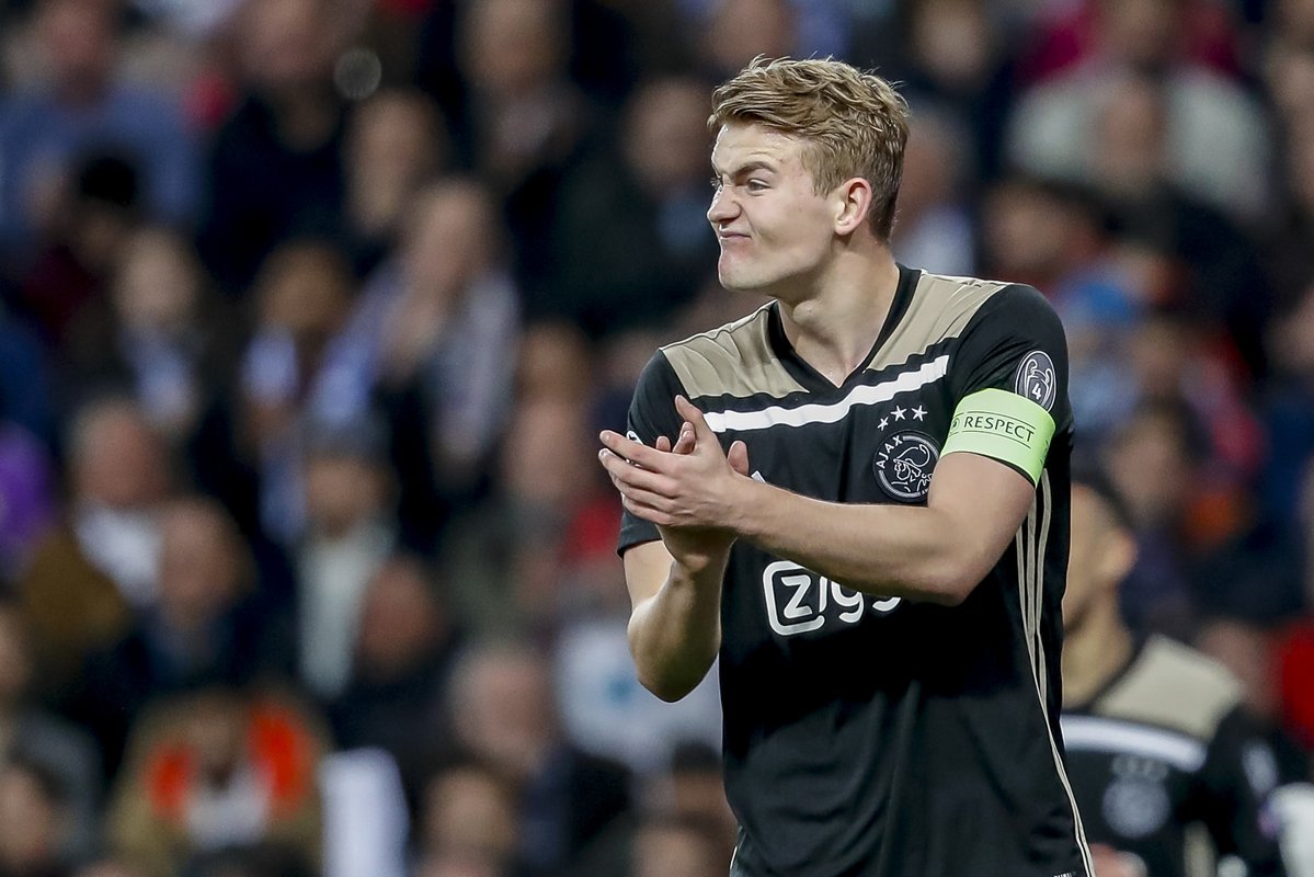 Barcelona telah memberikan lampu hijau pada bintang muda Ajax, Matthijs de Ligt. (Foto: Twitter/Ajax)