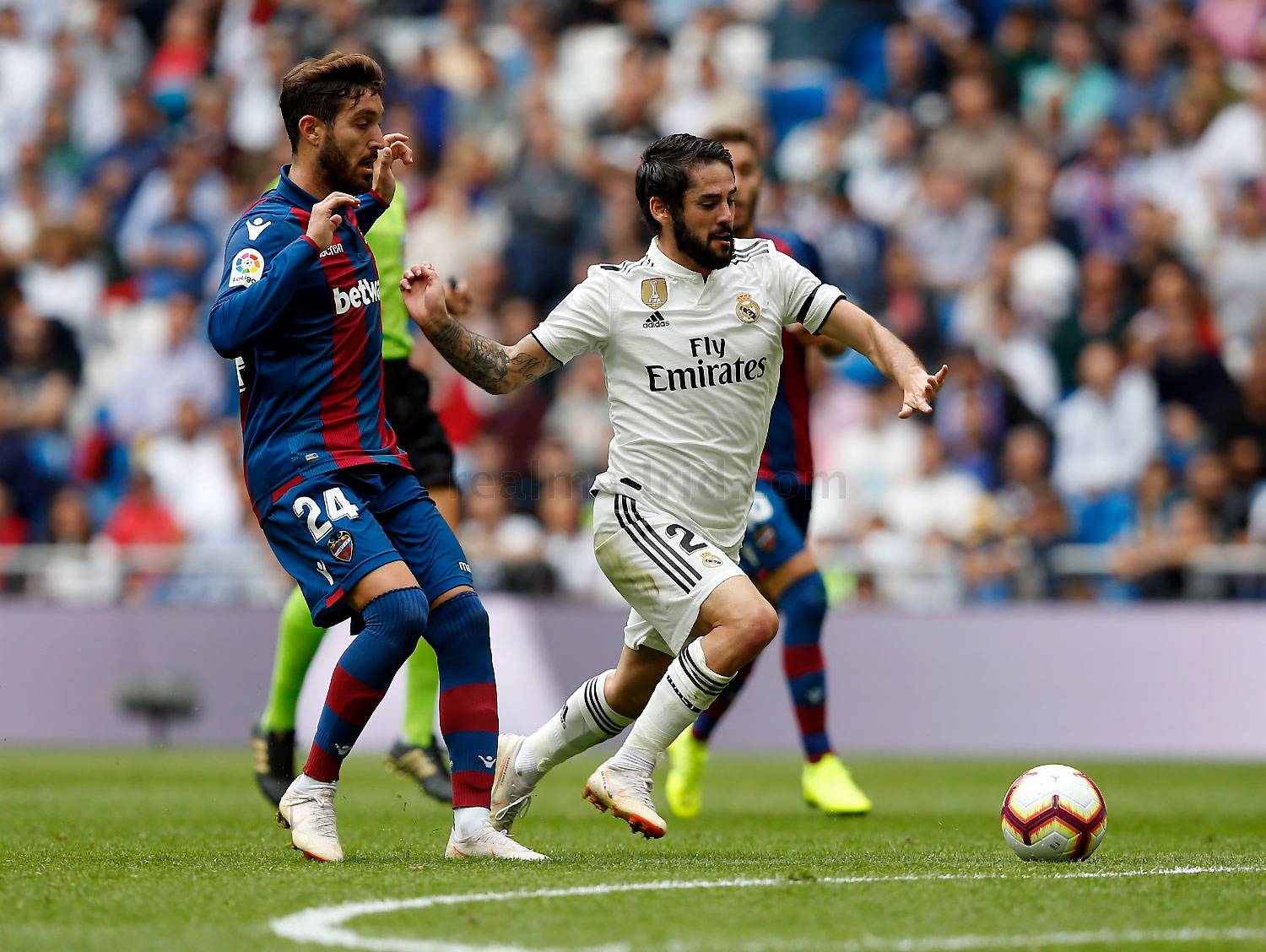 Isco melakukan tindakan indisipliner sesaat sebelum duel lawan Ajax. (Foto: Twitter/@realmadrid)