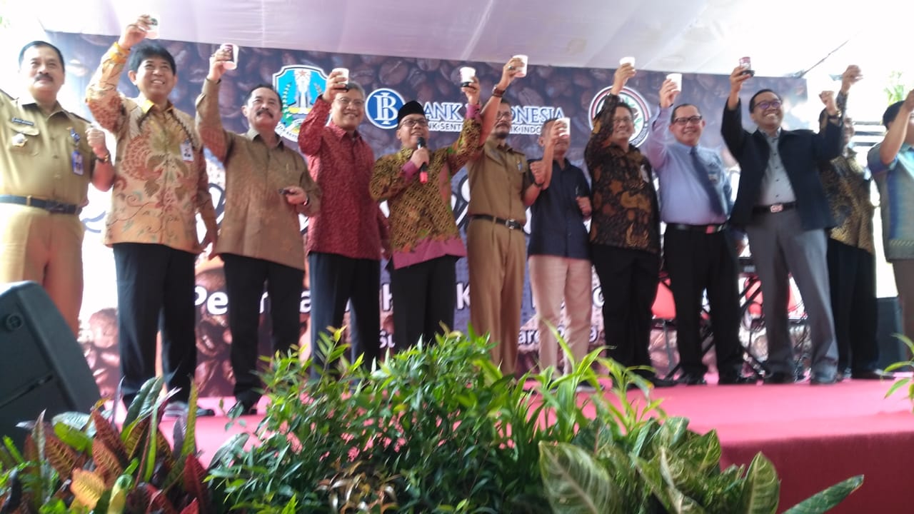 Menandai Hari Kopi Nasional, ngopibareng di Museum De Javasche Bank (Bank Indonesia) di Surabaya. (Foto:WidiKamidi/ngopibareng.id)