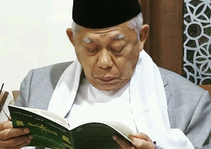 Calon Wakil Presiden Ma`ruf Amin memperbanyak membaca buku jelang debat. (Foto: istimewa)