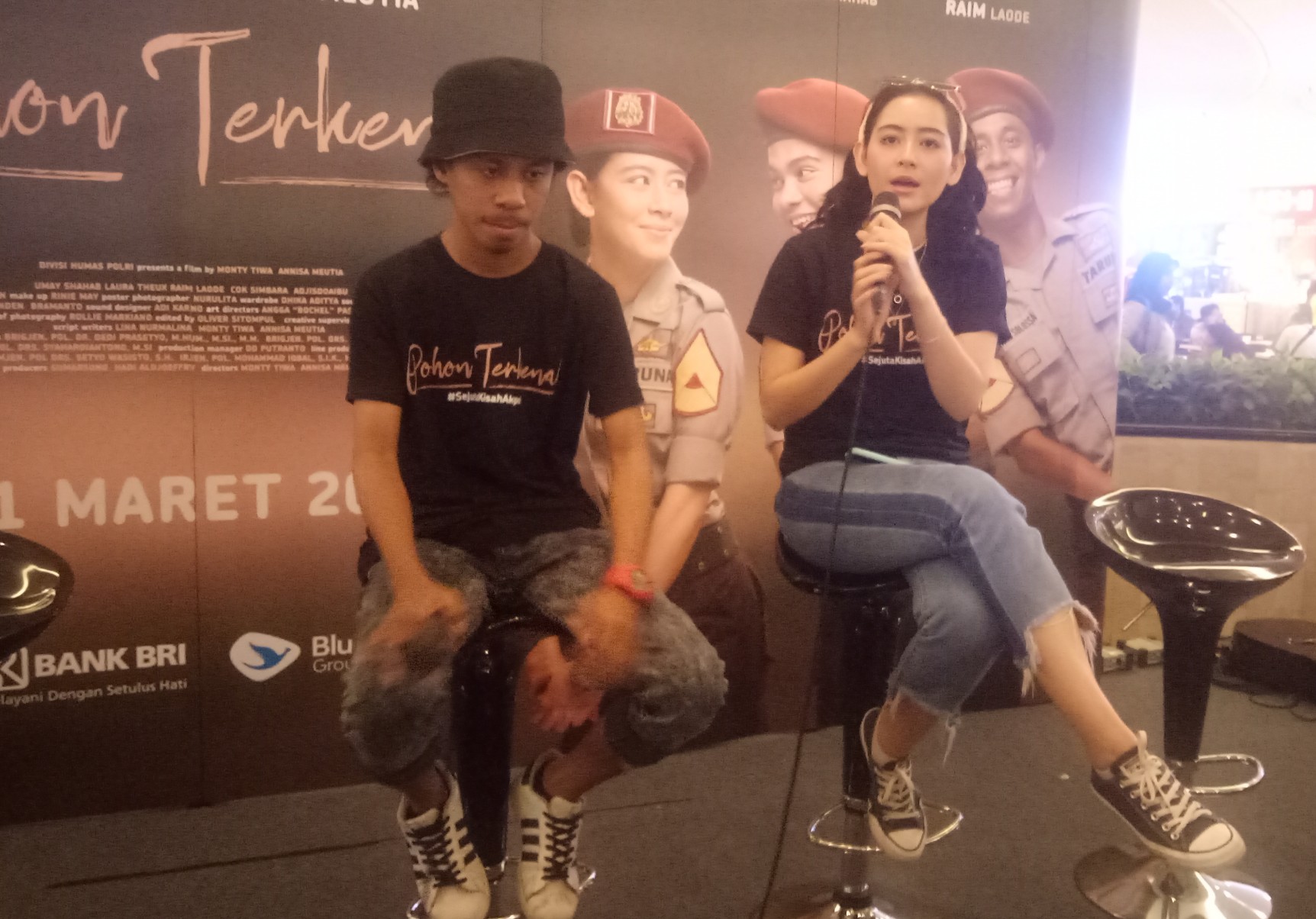 Laura Theux dan Raim Laode,  saat melakukan jumpa pers di Foodcourt Tunjungan Plaza lantai 3 Surabaya, 13, Maret 2019. (Foto:Pita/ngopibareng id) 