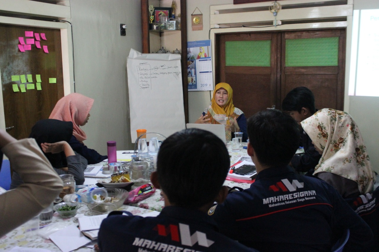 Director of Research Pilar Data Indonesia Research and Consulting, Nino Viartasiwi di UMM. (Foto: umm for ngopibareng.id)