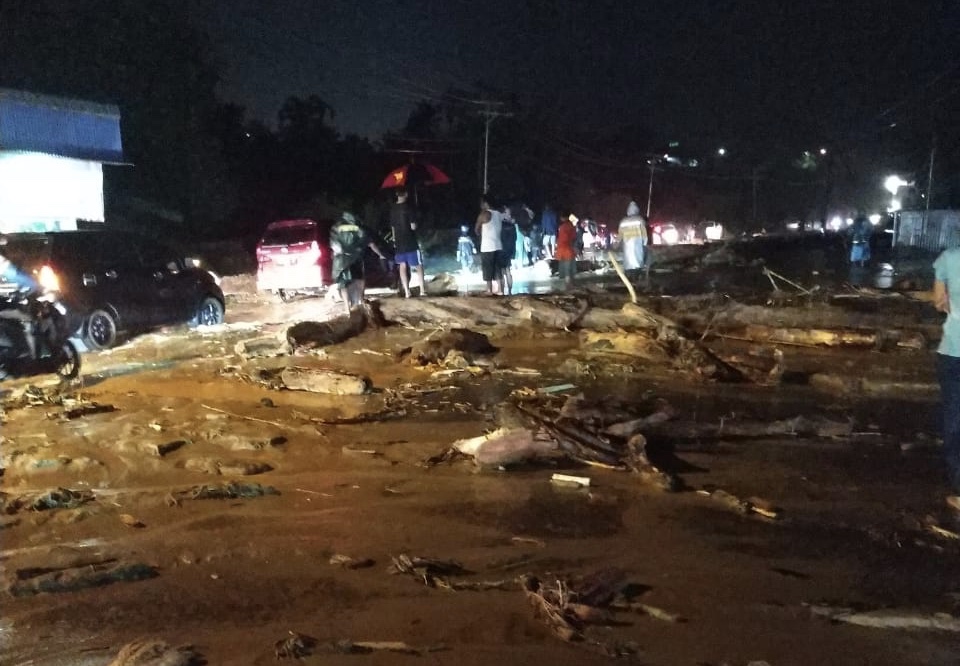 Banjir bandang menerjang Sentani, Jayapura, Papua. (Foto: BNPB)